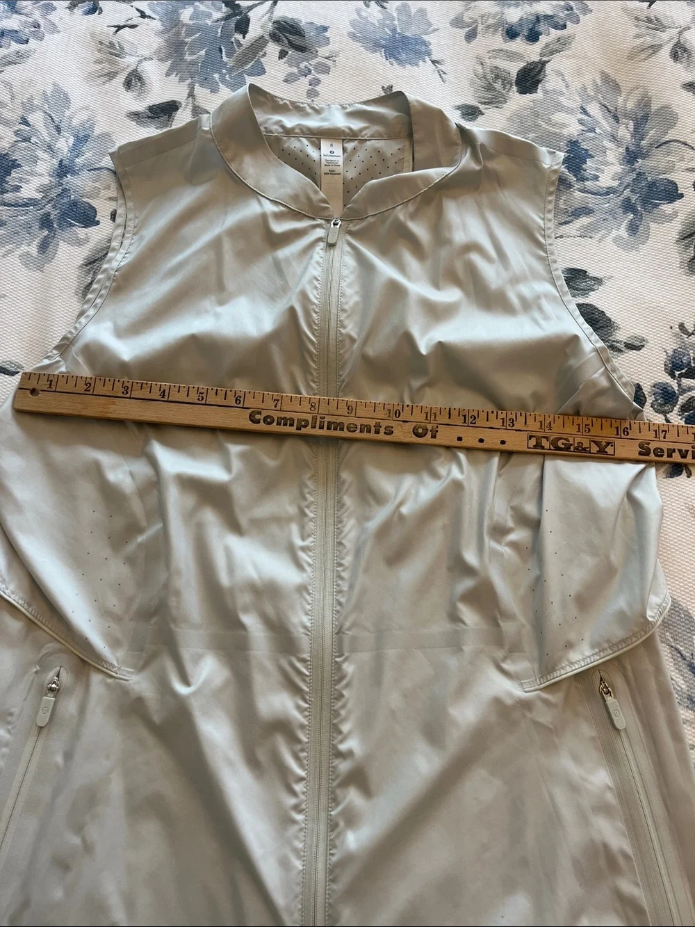 NWOT Lululemon light vest
